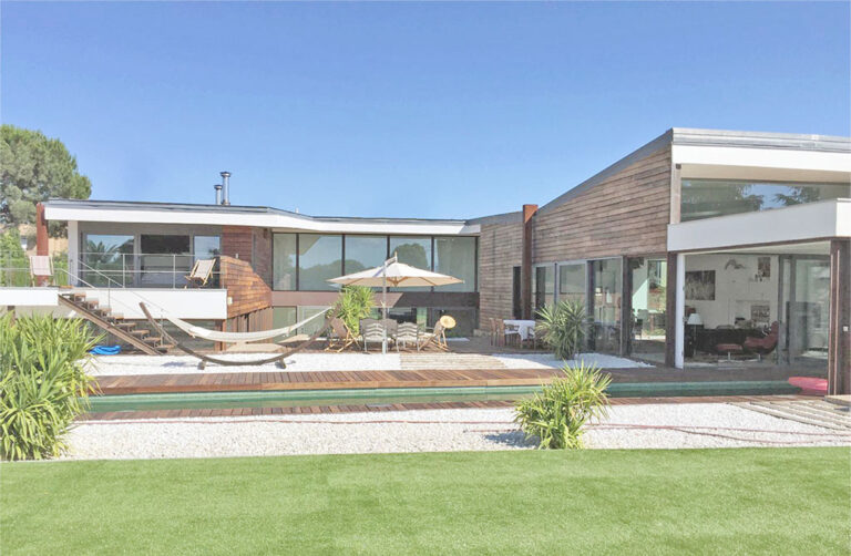 Casa-en-La-Finca-Madrid-con-geotermia